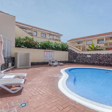 Lovely With Pool In Апартаменты Чайофа