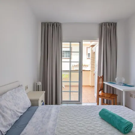 Lovely With Pool In Апартаменты Чайофа